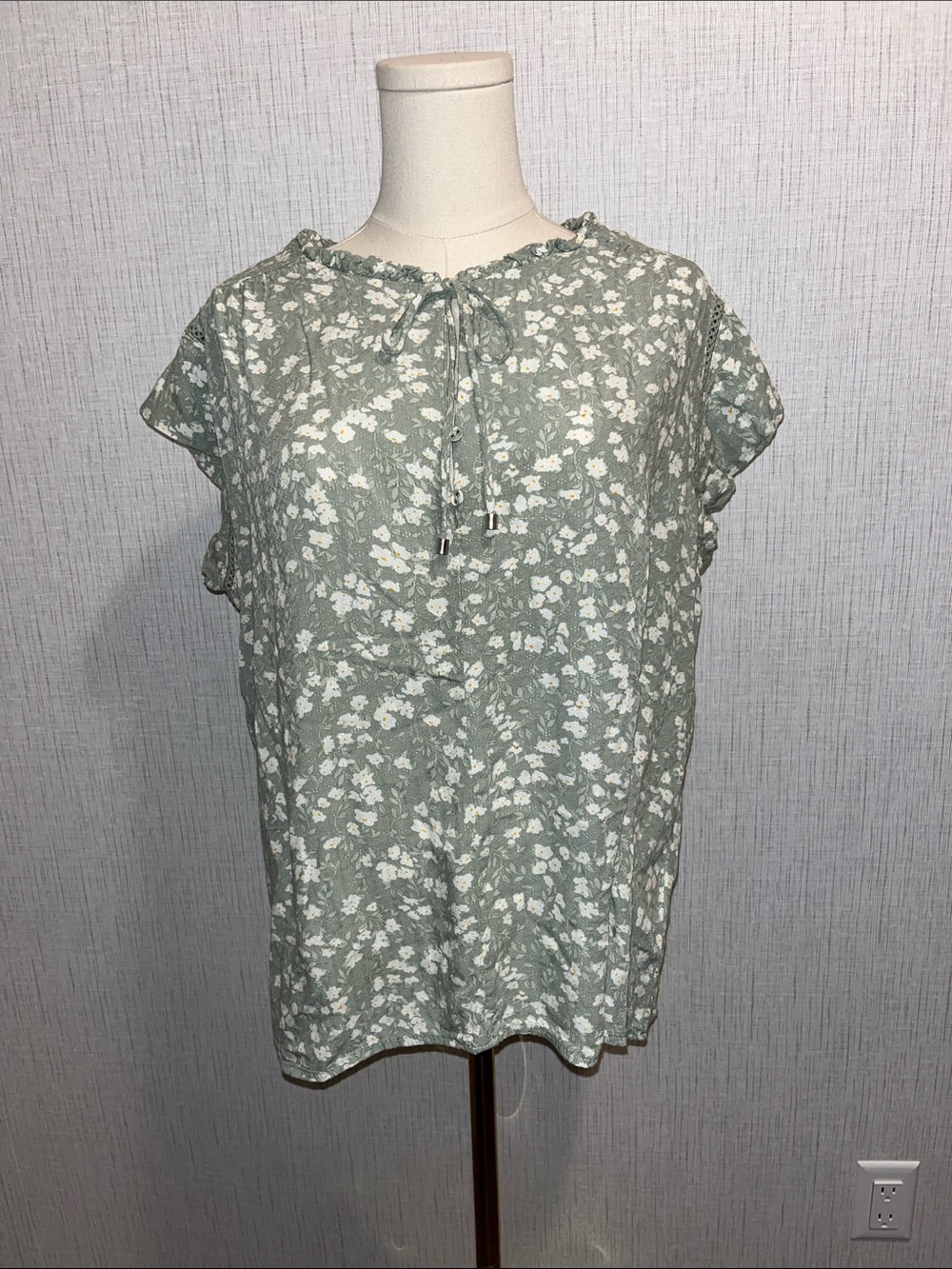 Buffalo David Bitton Sage Green Floral Tie-Front Blouse